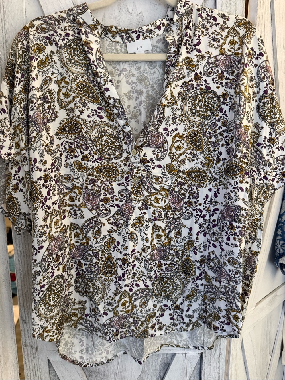 J. Jill White Paisley V-Neck Blouse with Olive and Purple Accents So pretty sz.L